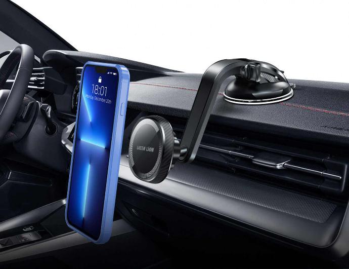 alt=" there is inside of car that a black magsafe holder keep a blue phone safe